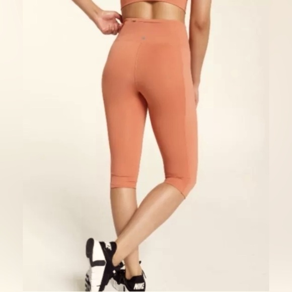 CALIA by Carrie Underwood Power Move High Rise Knee Crop, Apricot Aura, Large - Picture 1 of 9